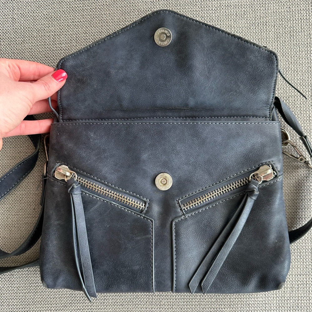 Francesca’s Navy Leather Crossbody Bag - Picture 6 of 6